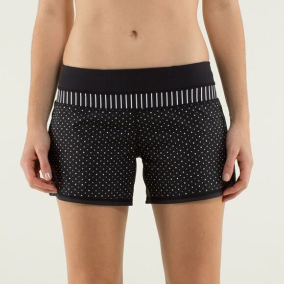 Lululemon Women's Groovy Run Short *2-way Stretch - Black/White - Picture 1 of 9